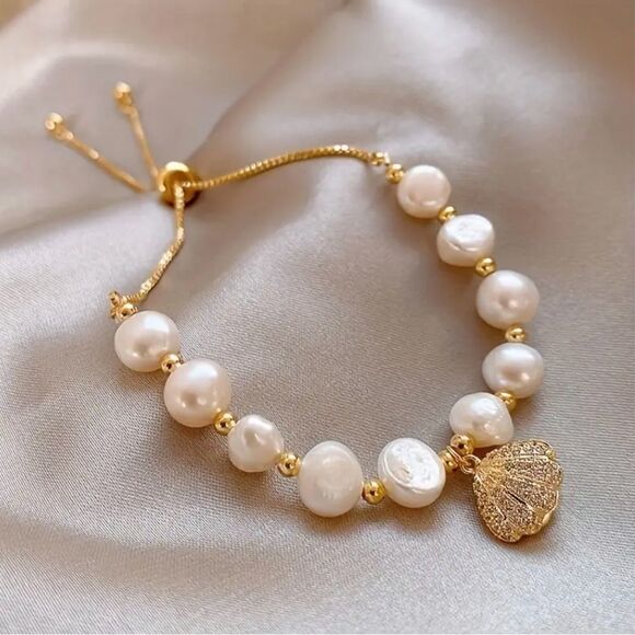 Genuine Freshwater Pearl Openable Shell Rhinestone Adjustable Bracelet - Picture 1 of 5